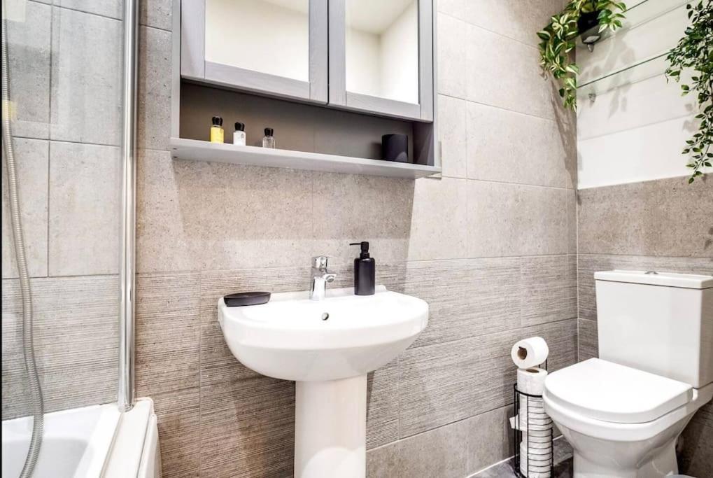 Giant Savings On Long B1 Living, Enquire Now Appartamento